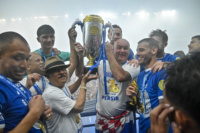 Persib Bandung Vô Địch Liga 1: Màn Ăn Mừng Hỗn Loạn Dưới Sự Chứng Kiến Của Đại Diện FIFA