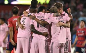 Messi lập siêu phẩm sút phạt, Inter Miami khởi sắc với trận hòa 3-3