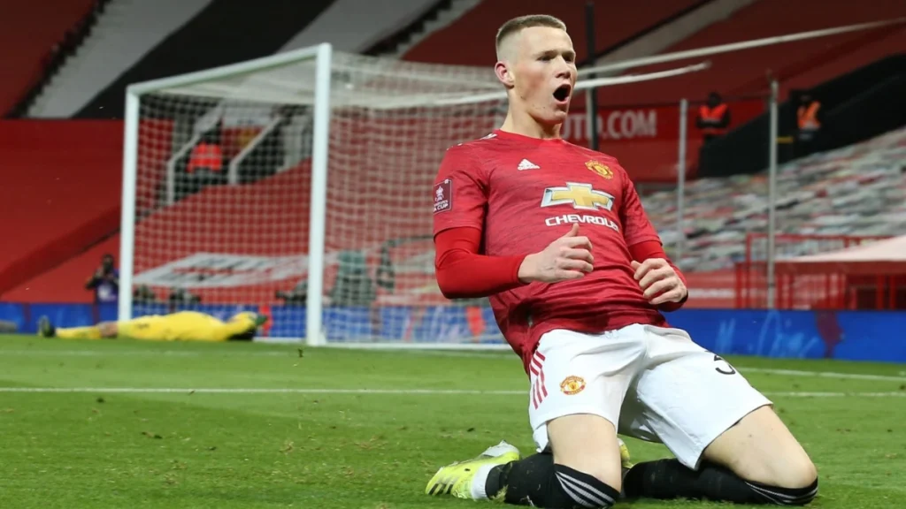 Scott McTominay: Từ Người Thừa Ở MU Thành Siêu Anh Hùng Napoli