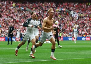 Sunderland trở lại Premier League với chiến thắng trăm triệu tại Wembley